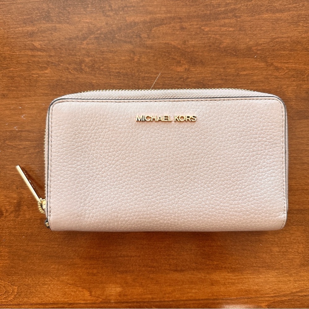 Michael Kors Ballet Baby‎ Pink Pebbled Leather Gold Accent Zip Wallet Women’s